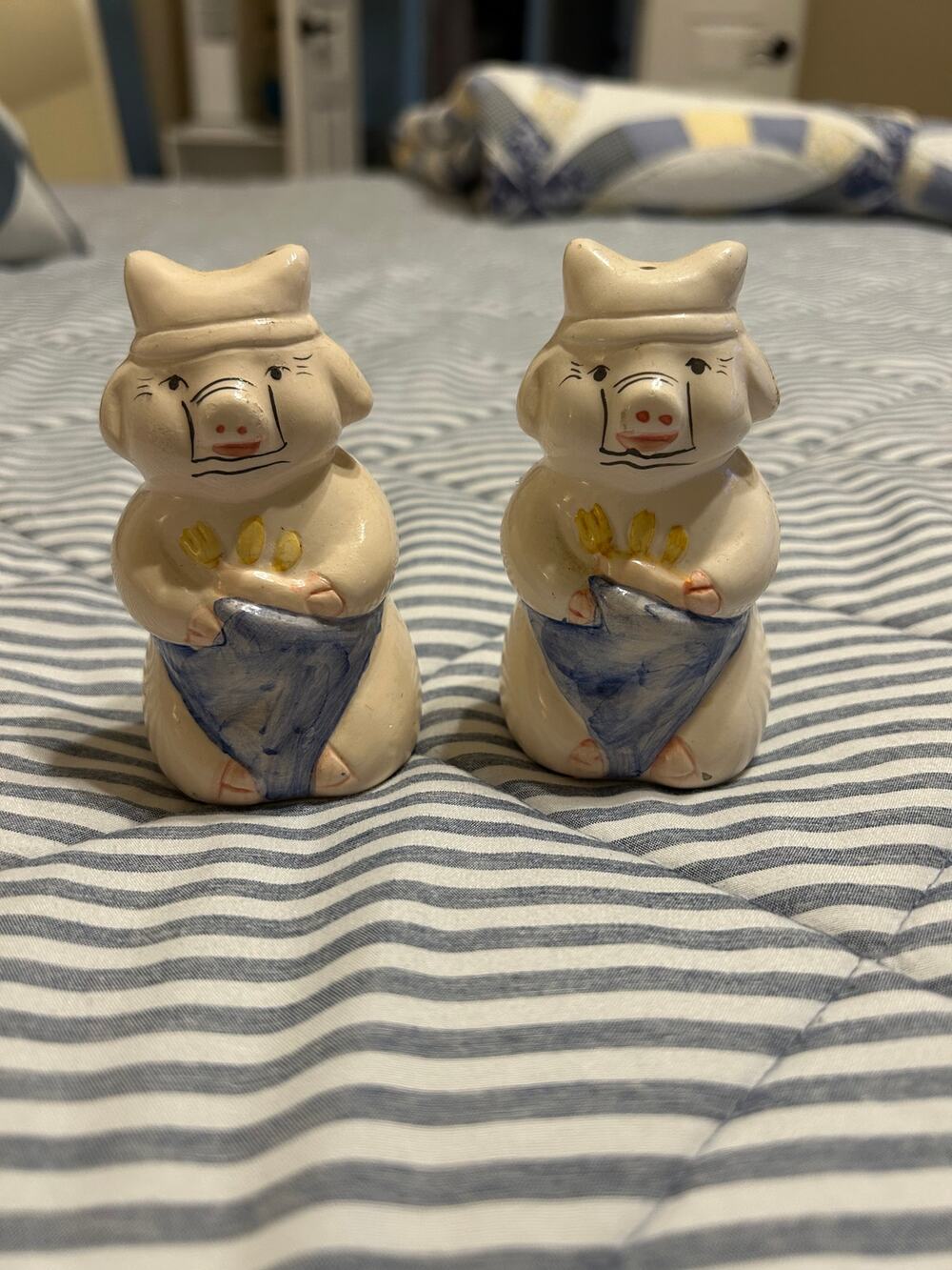 Vintage-Style Ceramic Pig Salt and Pepper Shaker Set – Blue Overalls